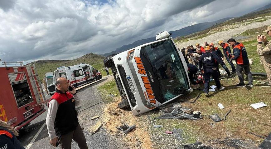 Diyarbakır’da yolcu otobüsü devrildi! Ölü ve yaralılar var