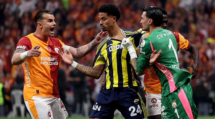 Derbide penaltı tartışması! Fenerbahçe değerlendiremedi, Galatasaray bekledi